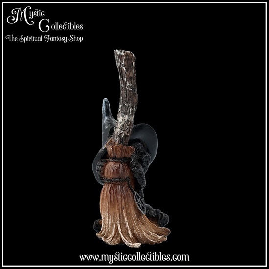 ct-fg045-5-figurine-broom-guard