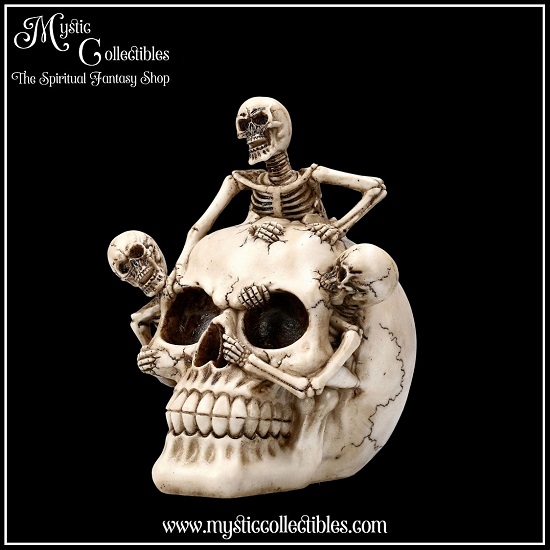 sk-sch082-1-skull-figurine-breaking-free